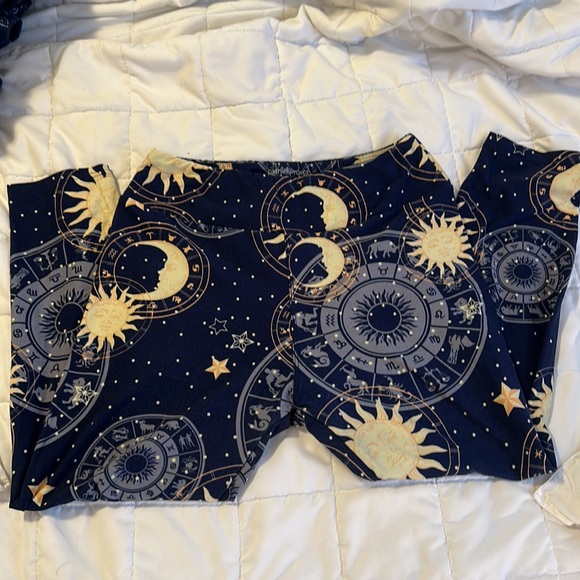 3 pair of CROPPED leggings from Charlie’s Project. Size LARGE - Picture 2 of 4